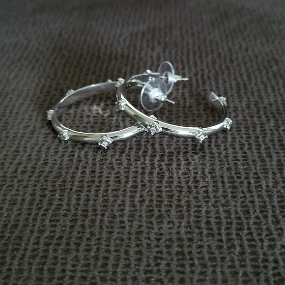 Kendra Scott "Joelle" Silver🤍 Hoop Earrings With White Crystals💎 - Picture 14 of 16